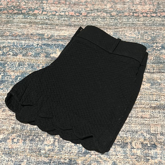 Loft Riviera Shorts Size 2 in black - Picture 3 of 7